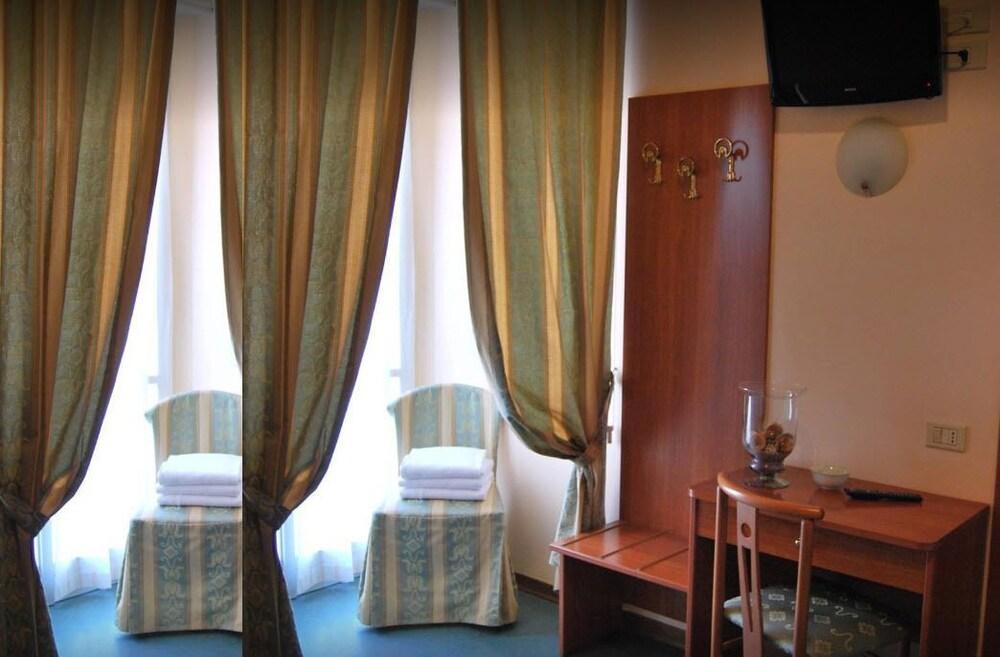 Hotel Acerboli Ріміні Екстер'єр фото