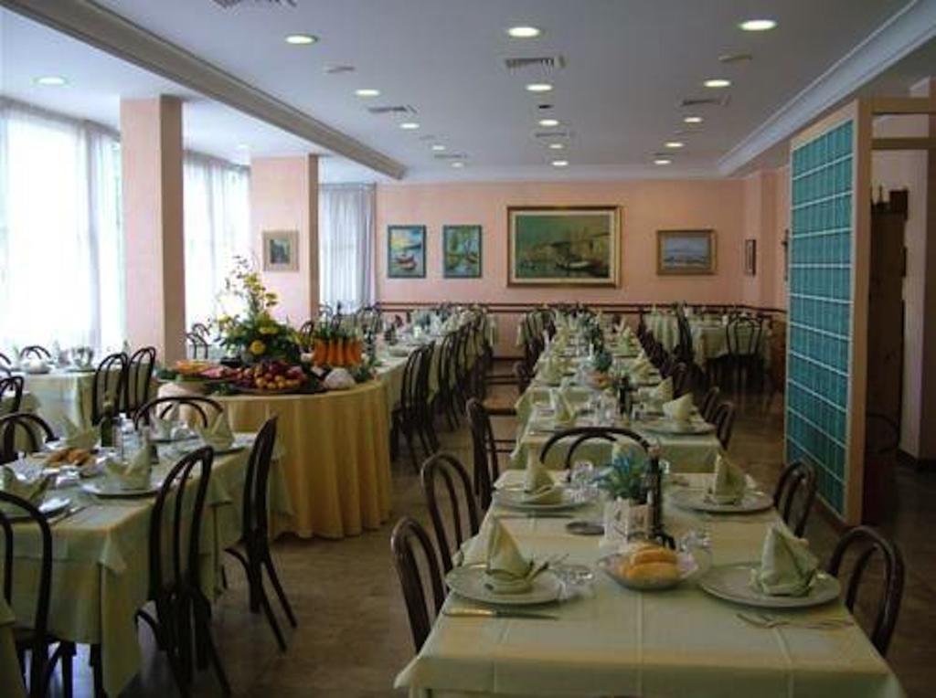 Hotel Acerboli Ріміні Екстер'єр фото